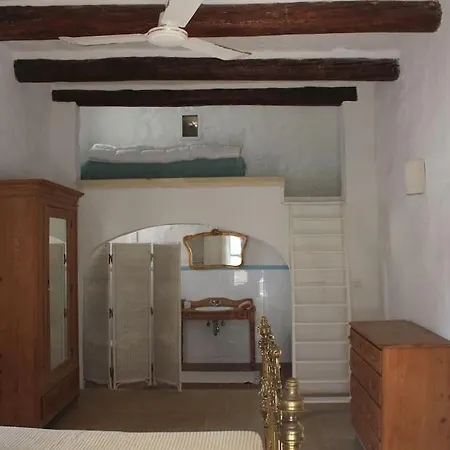 Ta'giannmarie Farmhouse. Traditional Farmhouse With Large Private Pool. * Għajn Melel