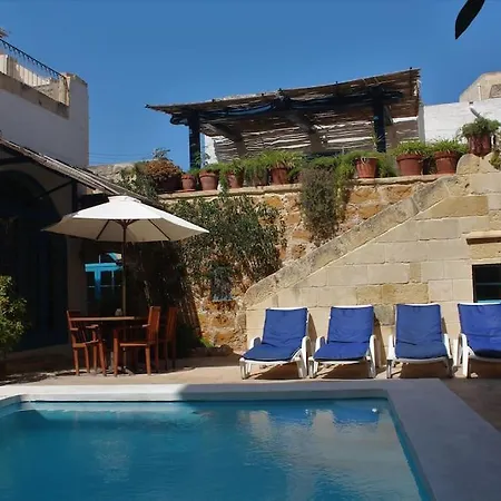 Ta'giannmarie Farmhouse. Traditional Farmhouse With Large Private Pool. Għajn Melel