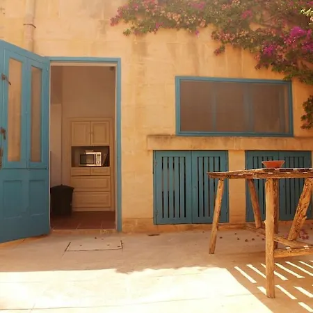 Ta'giannmarie Farmhouse. Traditional Farmhouse With Large Private Pool. * Għajn Melel