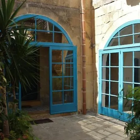 Ta'giannmarie Farmhouse. Traditional Farmhouse With Large Private Pool. Villa Għajn Melel