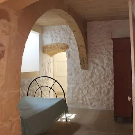 Ta'giannmarie Farmhouse. Traditional Farmhouse With Large Private Pool. Villa Għajn Melel