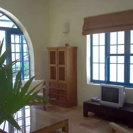 Ta'giannmarie Farmhouse. Traditional Farmhouse With Large Private Pool. Għajn Melel