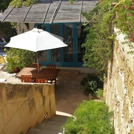 Ta'giannmarie Farmhouse. Traditional Farmhouse With Large Private Pool. Villa Għajn Melel