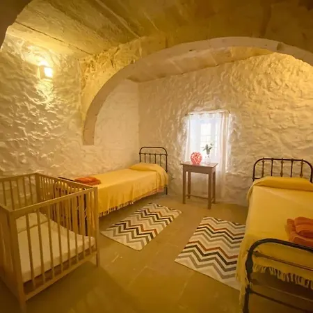 Ta'giannmarie Farmhouse. Traditional Farmhouse With Large Private Pool.