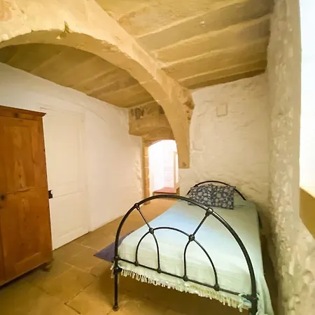 Ta'giannmarie Farmhouse. Traditional Farmhouse With Large Private Pool. Villa Għajn Melel