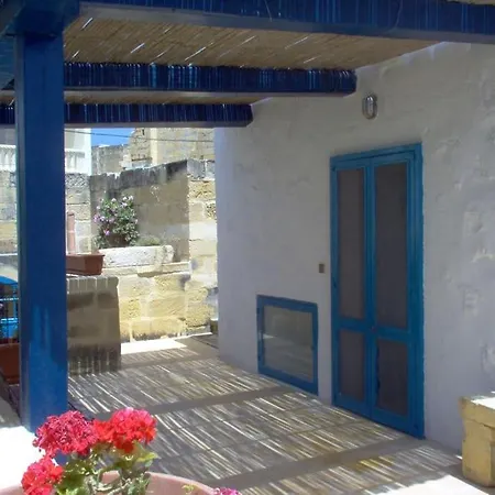 Ta'giannmarie Farmhouse. Traditional Farmhouse With Large Private Pool. Villa Għajn Melel