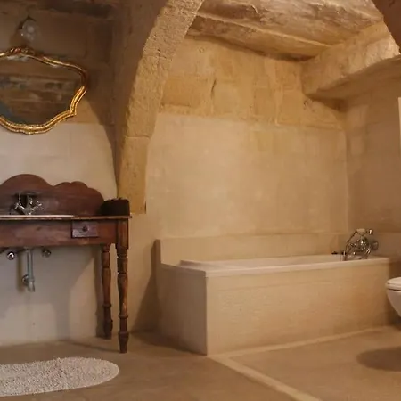 Ta'giannmarie Farmhouse. Traditional Farmhouse With Large Private Pool. Għajn Melel