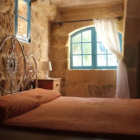 Villa Ta'giannmarie Farmhouse. Traditional Farmhouse With Large Private Pool.