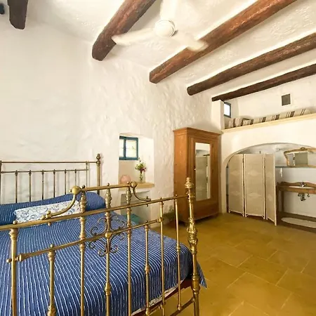 Ta'giannmarie Farmhouse. Traditional Farmhouse With Large Private Pool. *