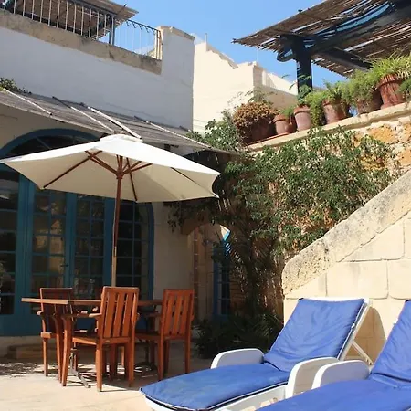 Ta'giannmarie Farmhouse. Traditional Farmhouse With Large Private Pool. Villa Għajn Melel