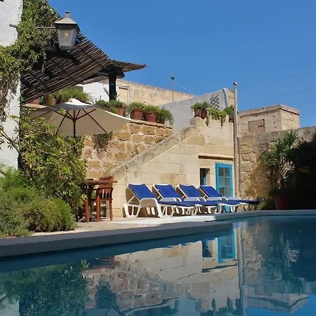 Ta'giannmarie Farmhouse. Traditional Farmhouse With Large Private Pool. Għajn Melel